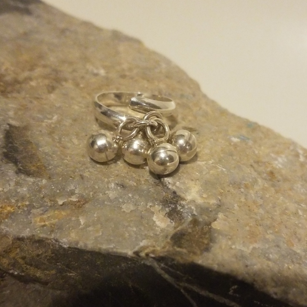 BEAUTIFUL STERLING .926 SILVER ADJUSTABLE RING